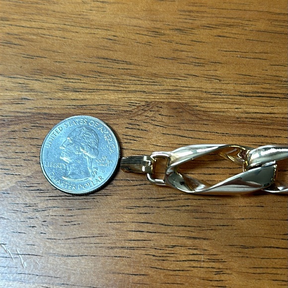 Gold tone Cuban Curb chain. Snap latch closure. 17”. Link is 5/8” - Picture 4 of 5